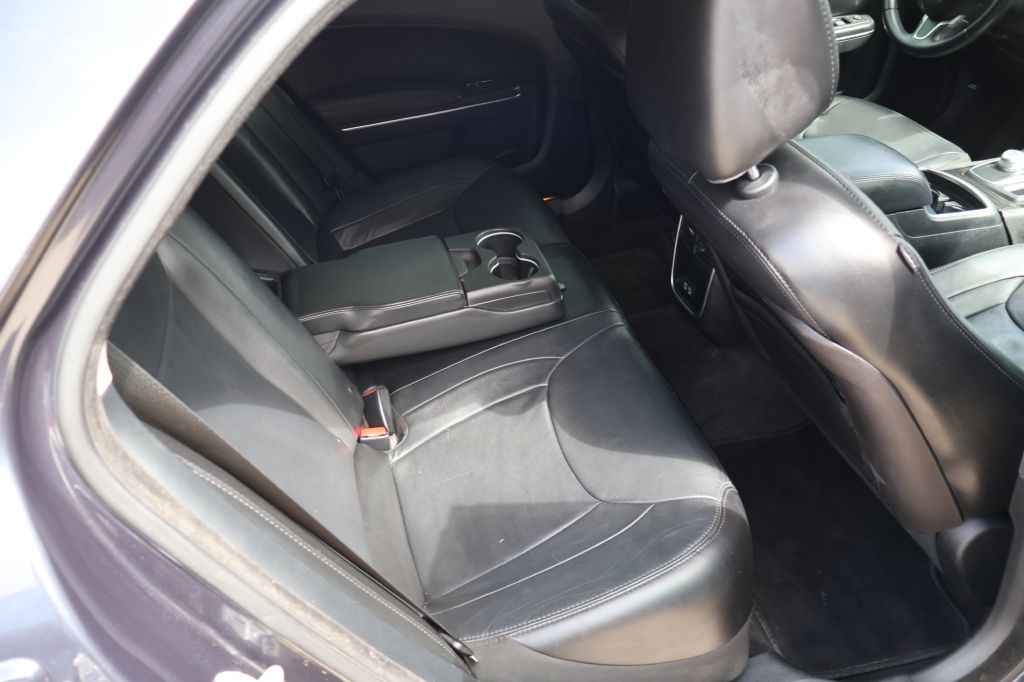 Used Car 2016 Chrysler 300  Limited For Sale Under $12,000 In San Antonio, Texas