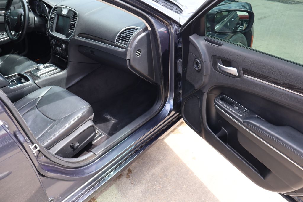 Used Car 2016 Chrysler 300  Limited For Sale Under $12,000 In San Antonio, Texas