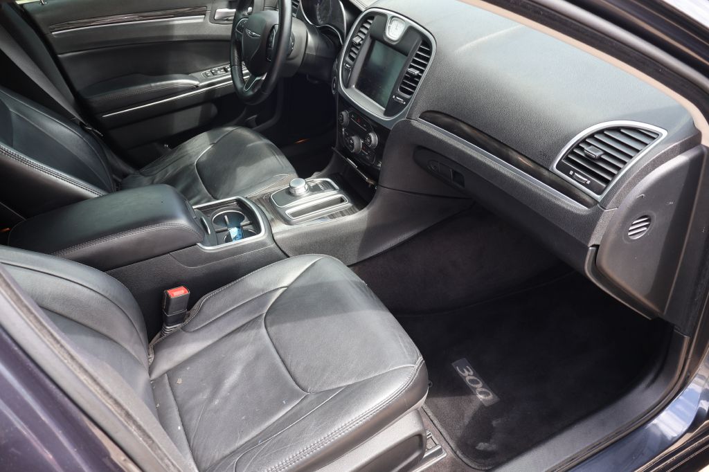 Used Car 2016 Chrysler 300  Limited For Sale Under $12,000 In San Antonio, Texas