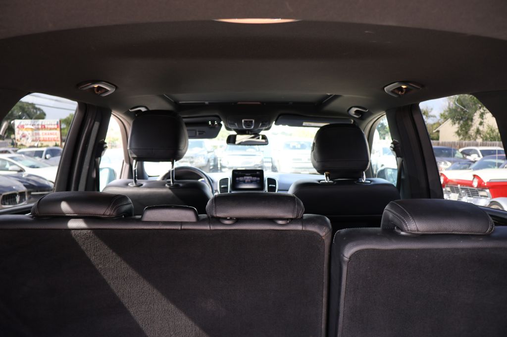 Photo 20 of this MERCEDES-BENZ GLE