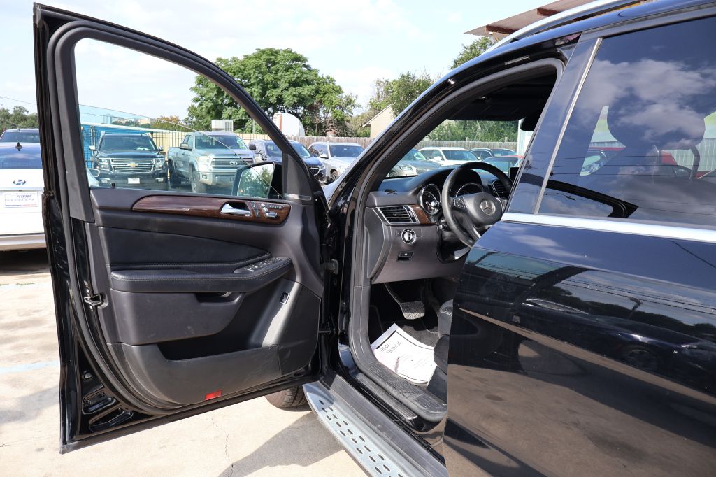 Photo 26 of this MERCEDES-BENZ GLE