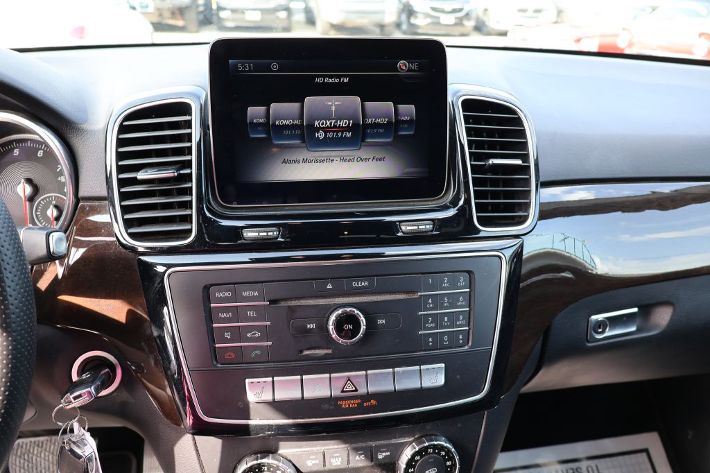 Photo 38 of this MERCEDES-BENZ GLE