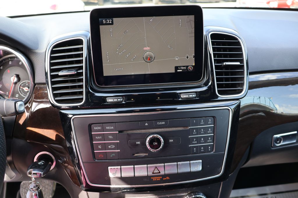 Photo 39 of this MERCEDES-BENZ GLE