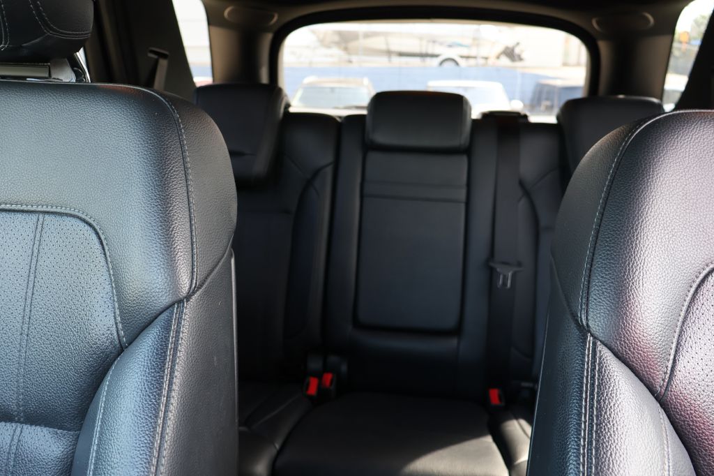 Photo 48 of this MERCEDES-BENZ GLE