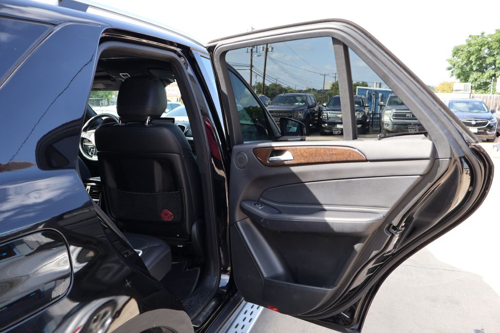 Photo 53 of this MERCEDES-BENZ GLE