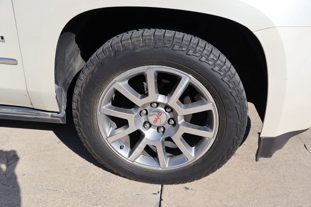 Photo 9 of this GMC YUKON