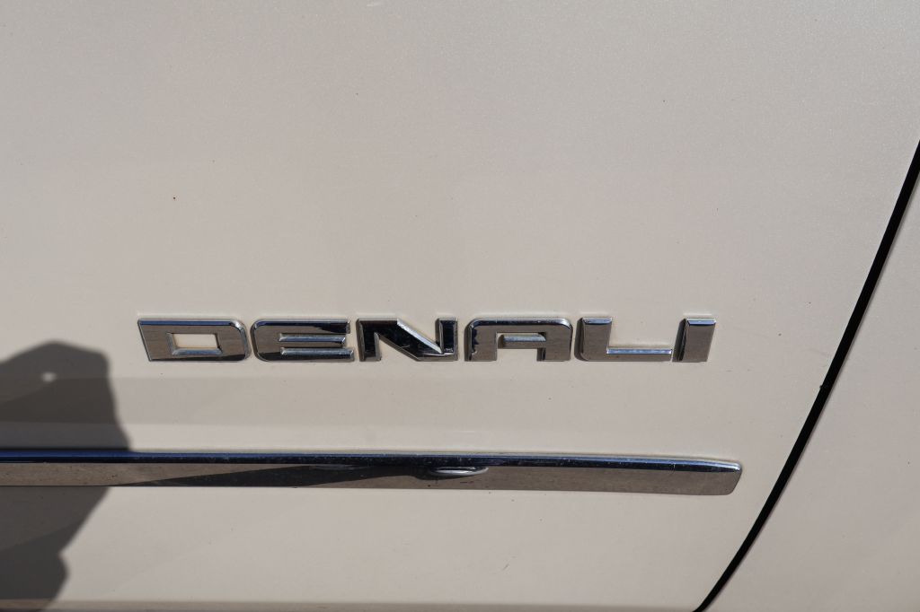 Photo 10 of this GMC YUKON