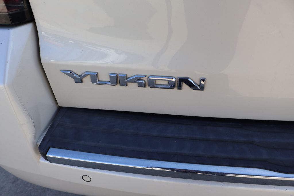 Photo 13 of this GMC YUKON