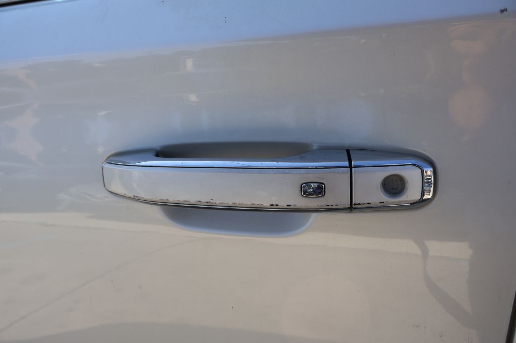 Photo 16 of this GMC YUKON