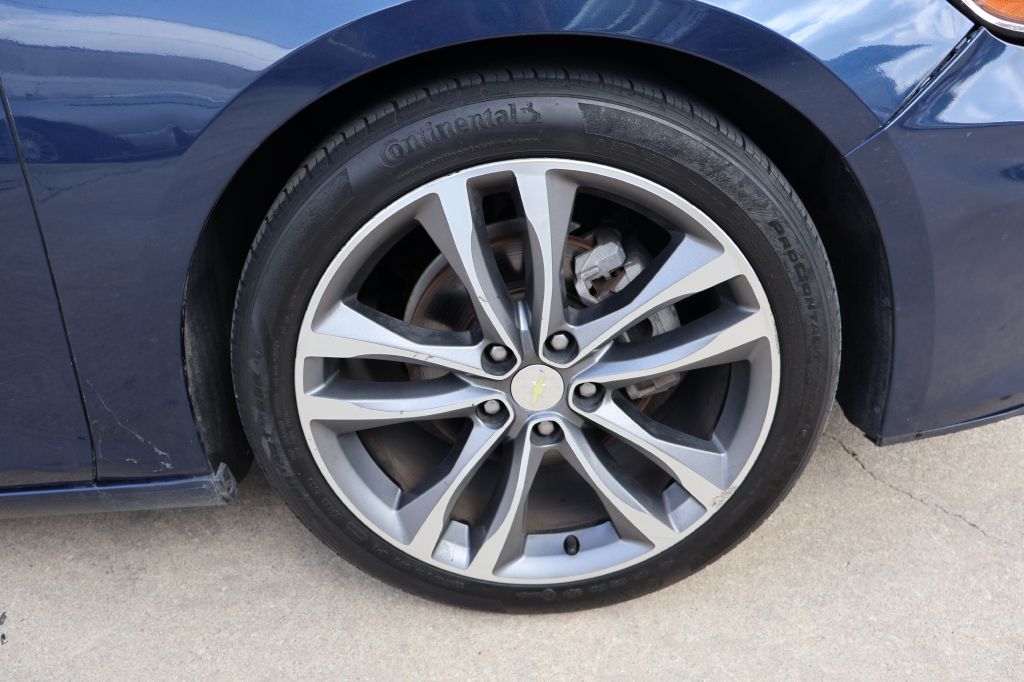 Photo 9 of this CHEVROLET MALIBU
