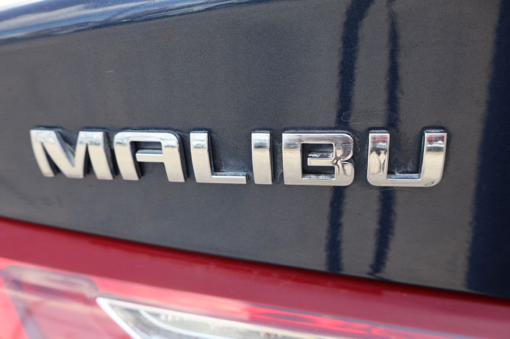 Photo 11 of this CHEVROLET MALIBU