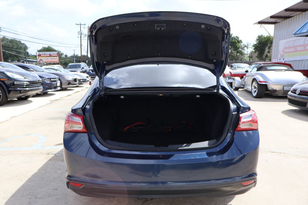 Photo 16 of this CHEVROLET MALIBU