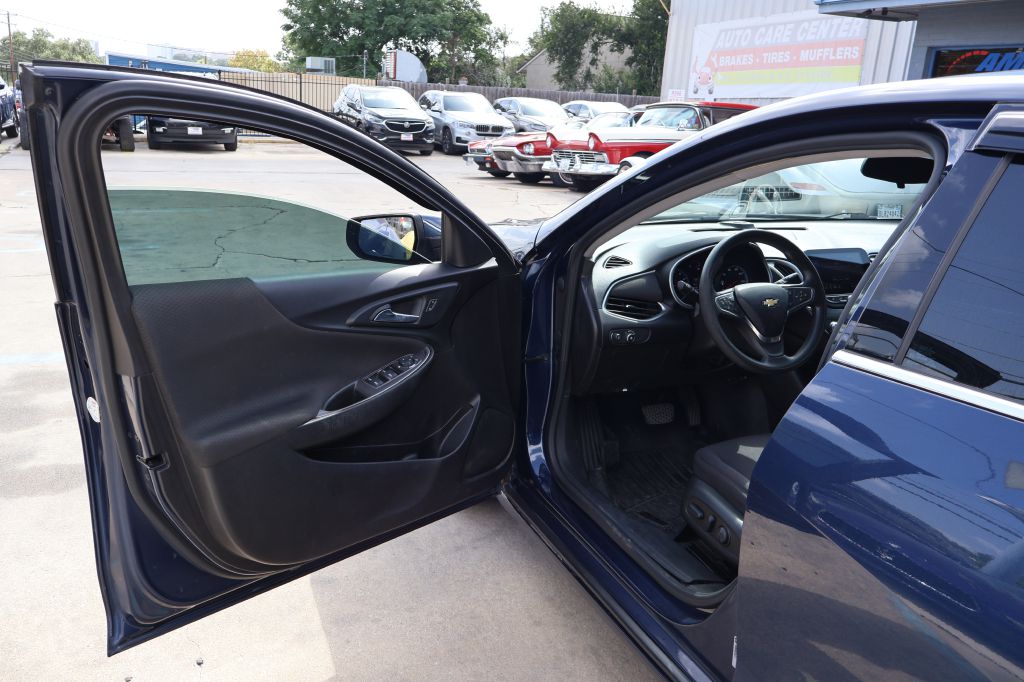Photo 18 of this CHEVROLET MALIBU