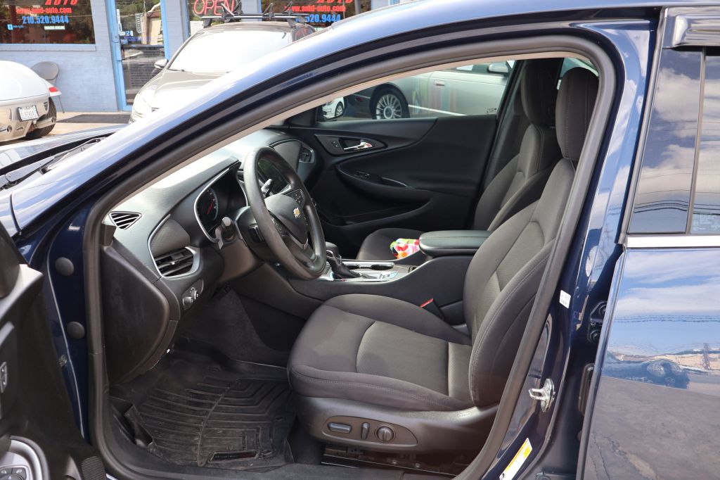 Photo 19 of this CHEVROLET MALIBU