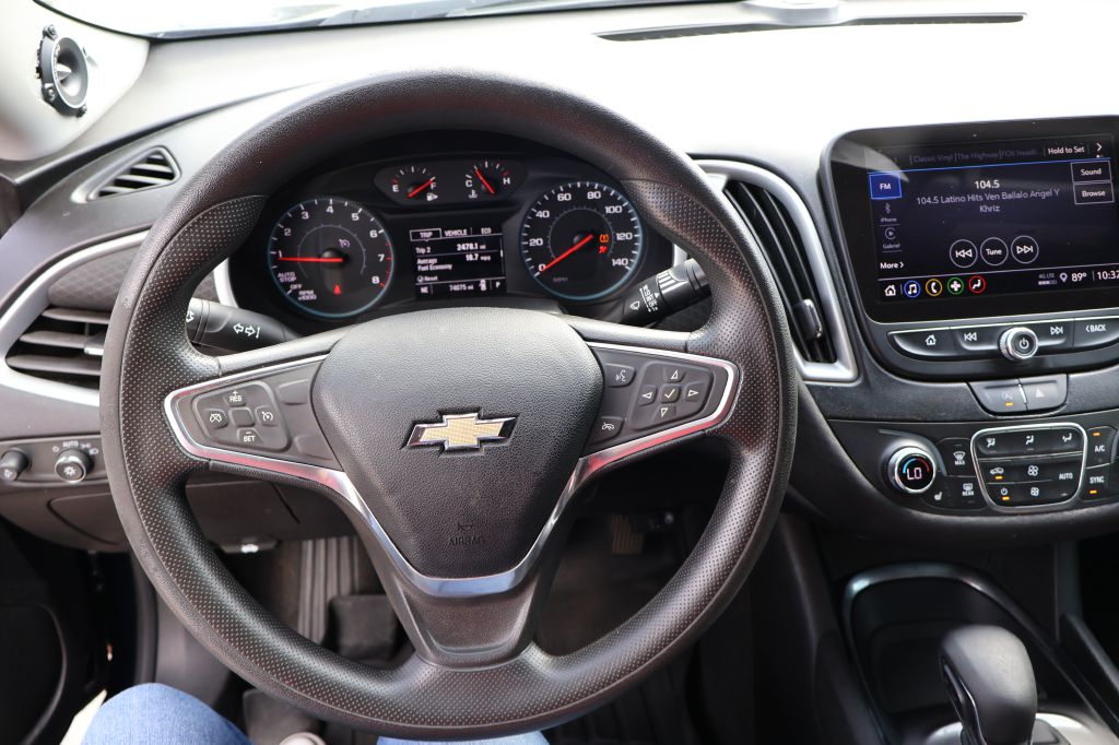 Photo 24 of this CHEVROLET MALIBU