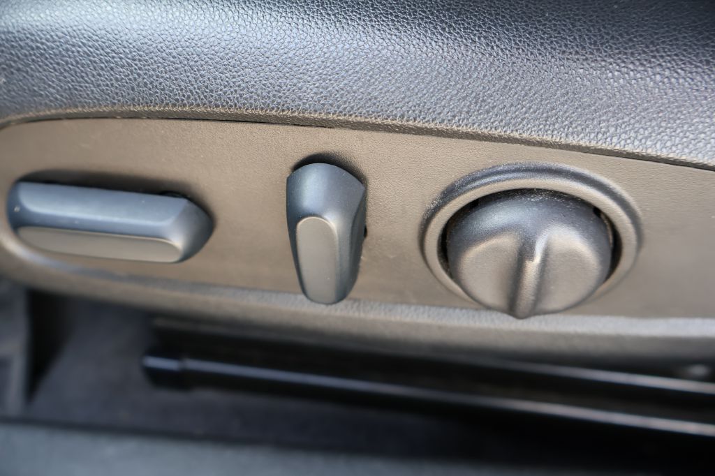 Photo 28 of this CHEVROLET MALIBU