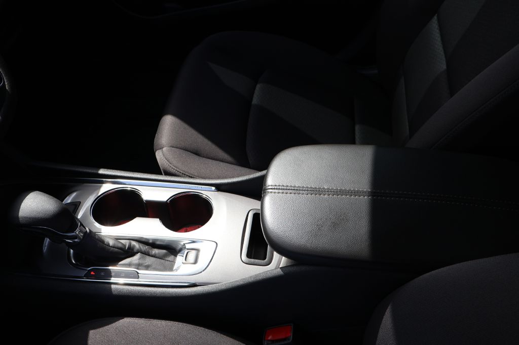Photo 33 of this CHEVROLET MALIBU