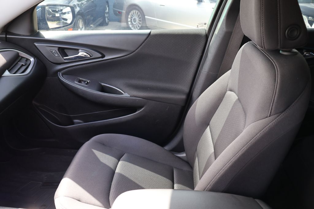 Photo 34 of this CHEVROLET MALIBU