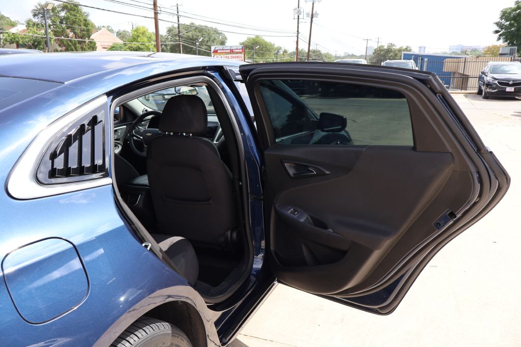 Photo 40 of this CHEVROLET MALIBU