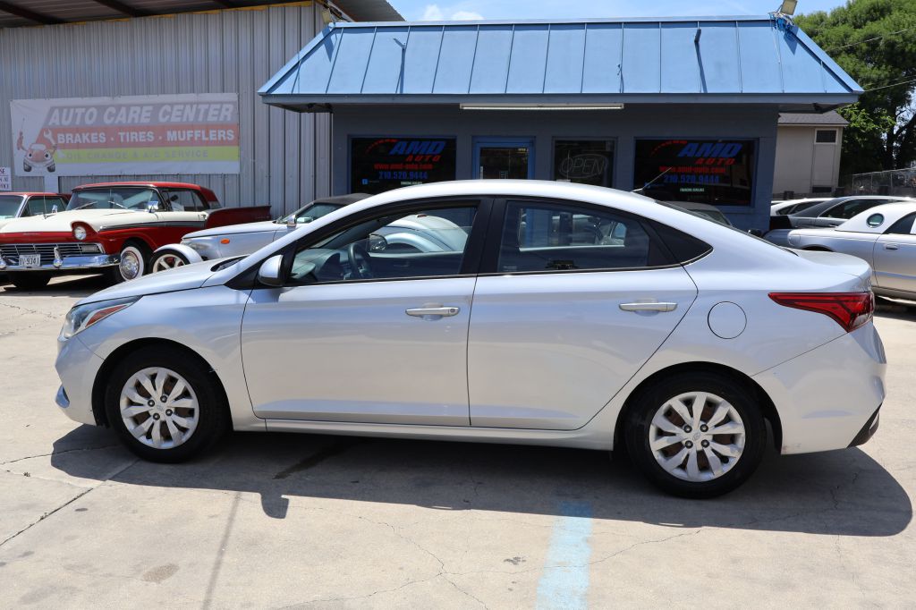 Photo 4 of this HYUNDAI ACCENT
