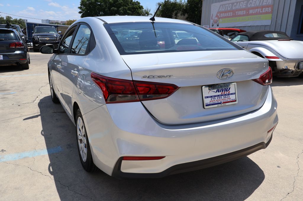 Photo 5 of this HYUNDAI ACCENT