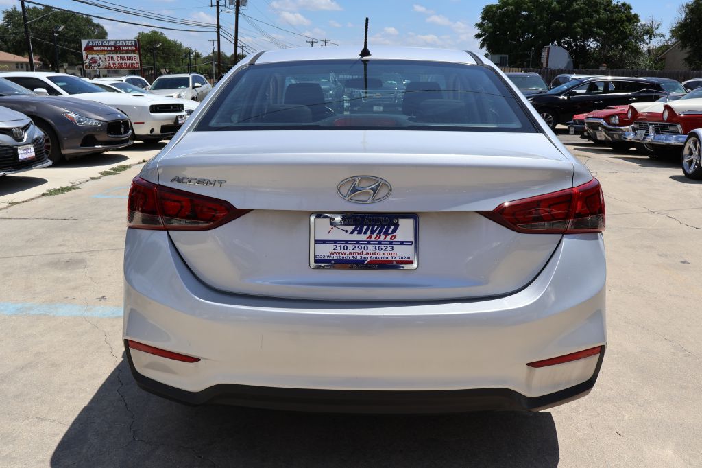 Photo 6 of this HYUNDAI ACCENT