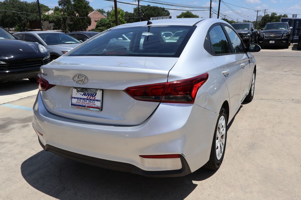 Photo 7 of this HYUNDAI ACCENT