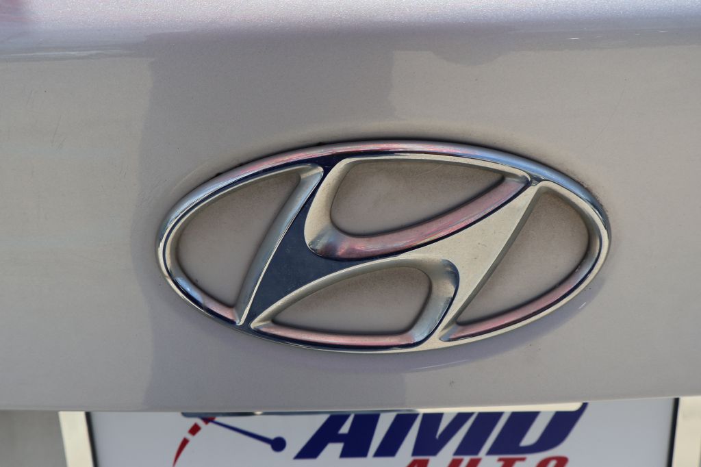 Photo 11 of this HYUNDAI ACCENT