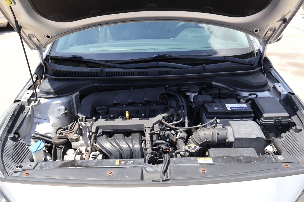 Photo 13 of this HYUNDAI ACCENT
