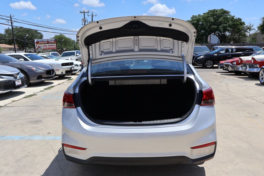 Photo 15 of this HYUNDAI ACCENT