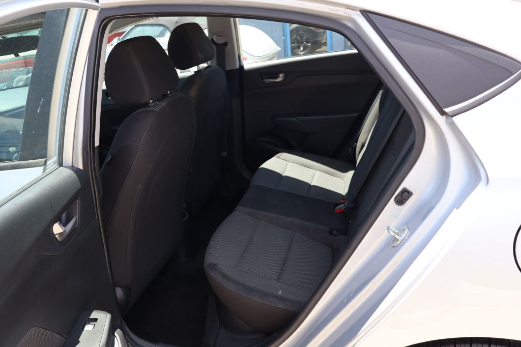 Photo 19 of this HYUNDAI ACCENT