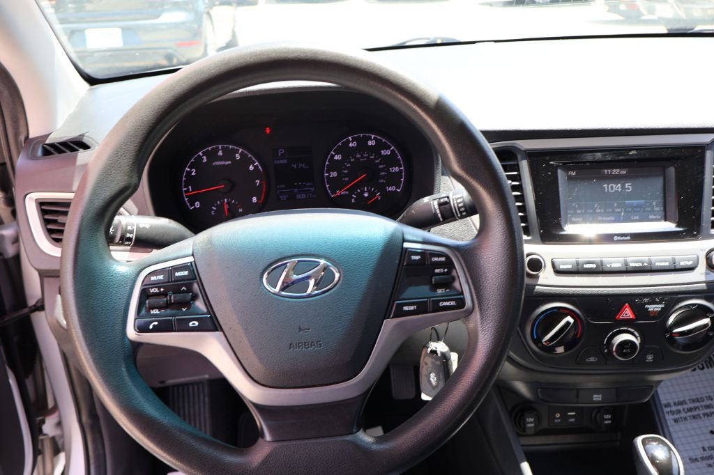 Photo 21 of this HYUNDAI ACCENT