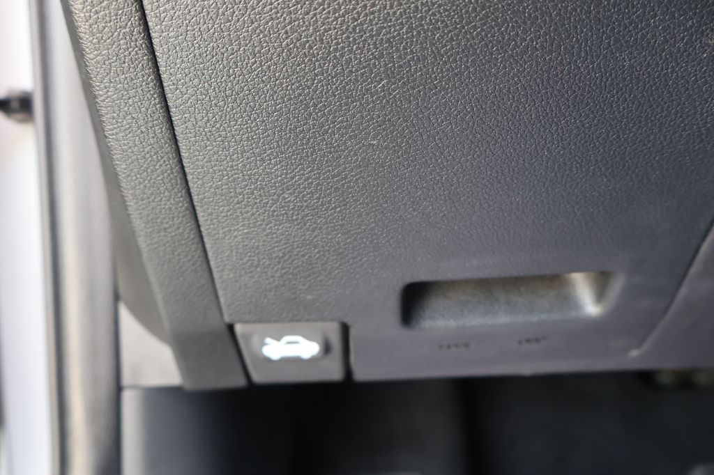 Photo 23 of this HYUNDAI ACCENT