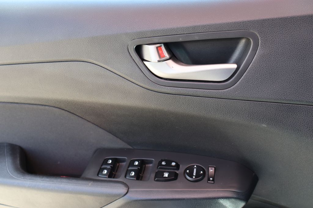 Photo 24 of this HYUNDAI ACCENT