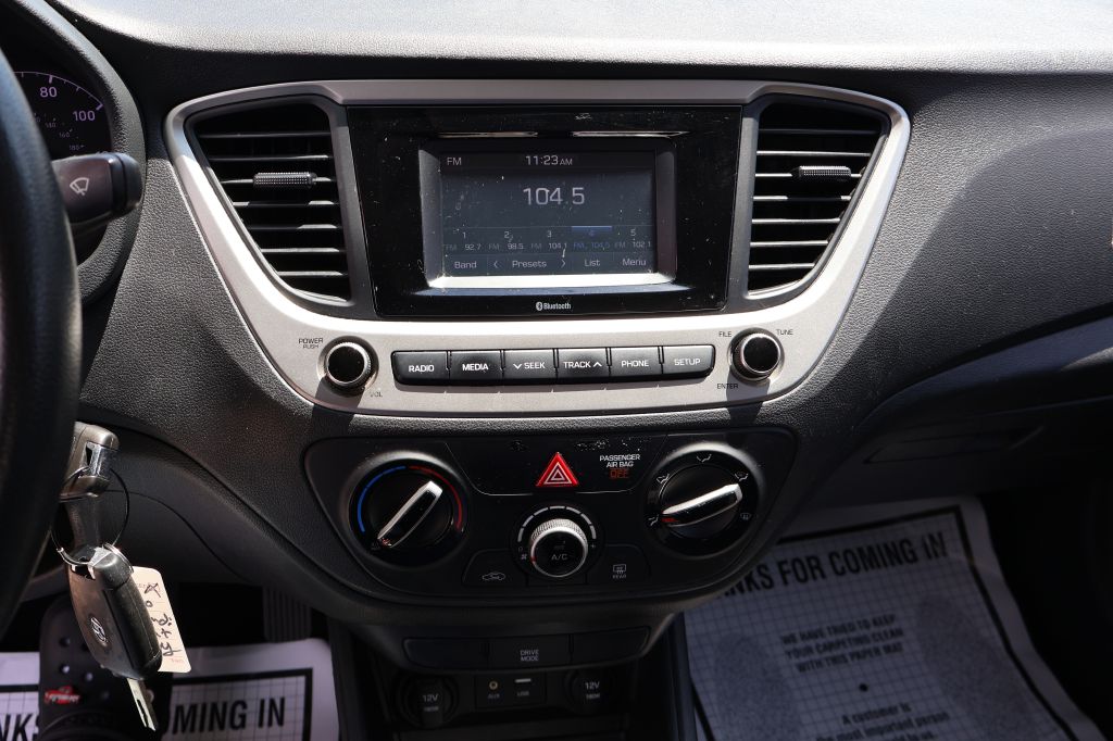 Photo 27 of this HYUNDAI ACCENT