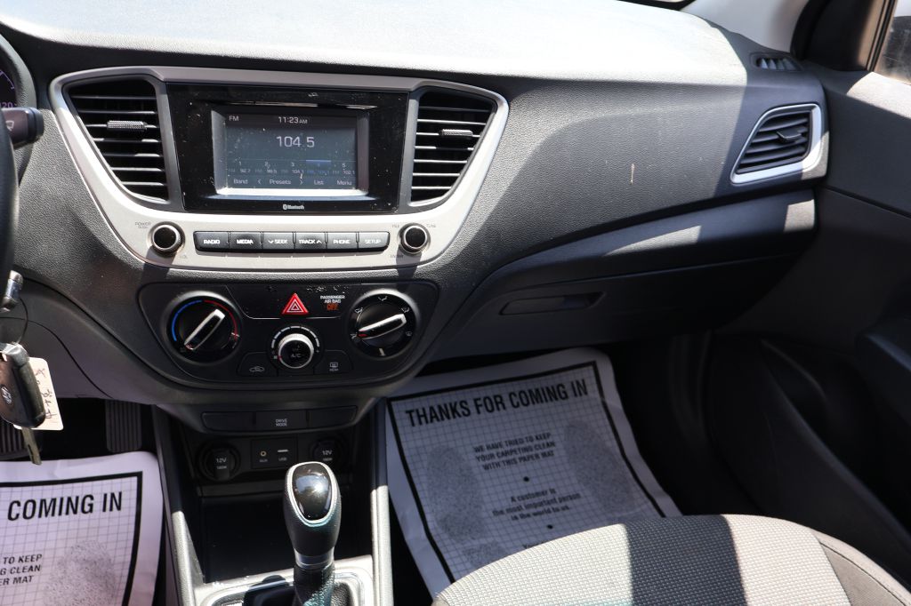 Photo 30 of this HYUNDAI ACCENT