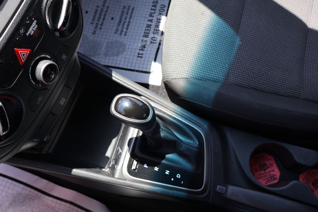 Photo 31 of this HYUNDAI ACCENT