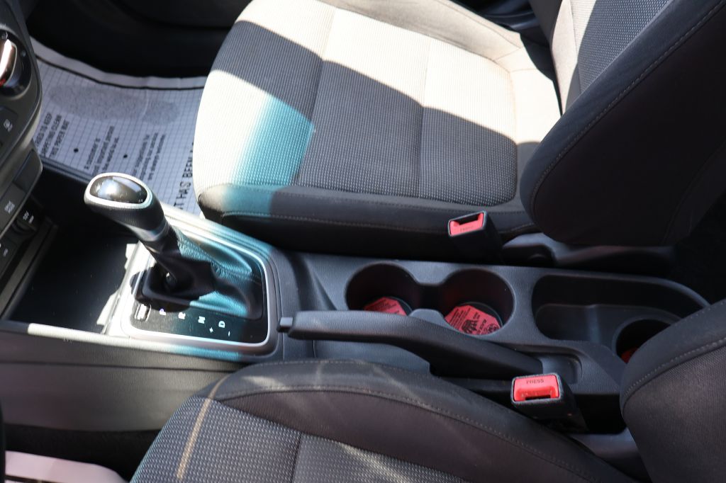 Photo 32 of this HYUNDAI ACCENT
