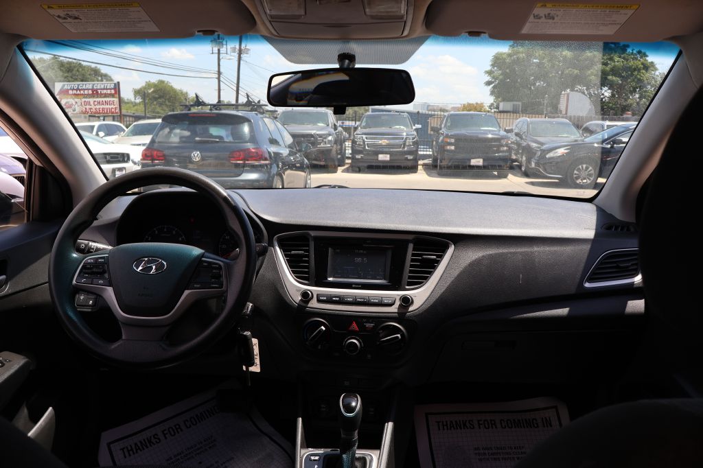 Photo 35 of this HYUNDAI ACCENT