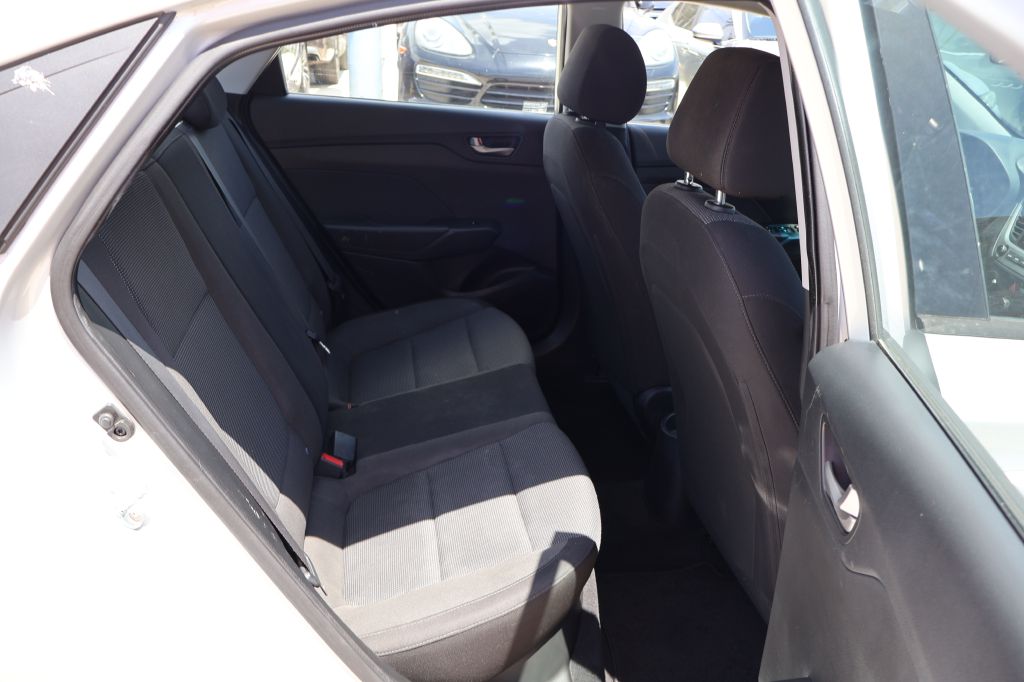 Photo 37 of this HYUNDAI ACCENT
