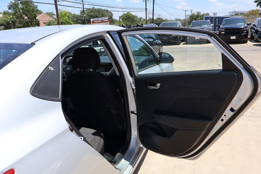 Photo 38 of this HYUNDAI ACCENT