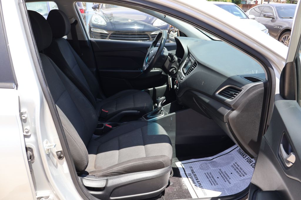Photo 39 of this HYUNDAI ACCENT