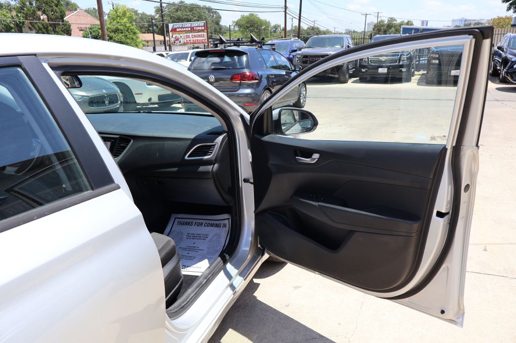 Photo 40 of this HYUNDAI ACCENT