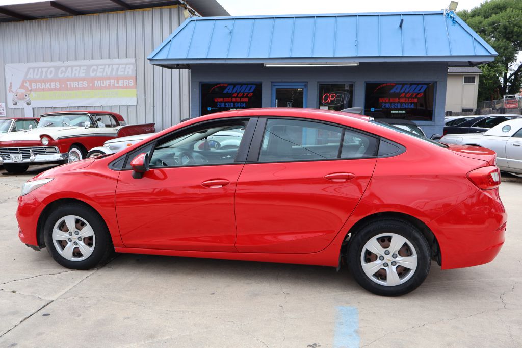 Photo 4 of this CHEVROLET CRUZE