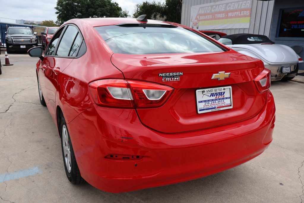 Photo 5 of this CHEVROLET CRUZE