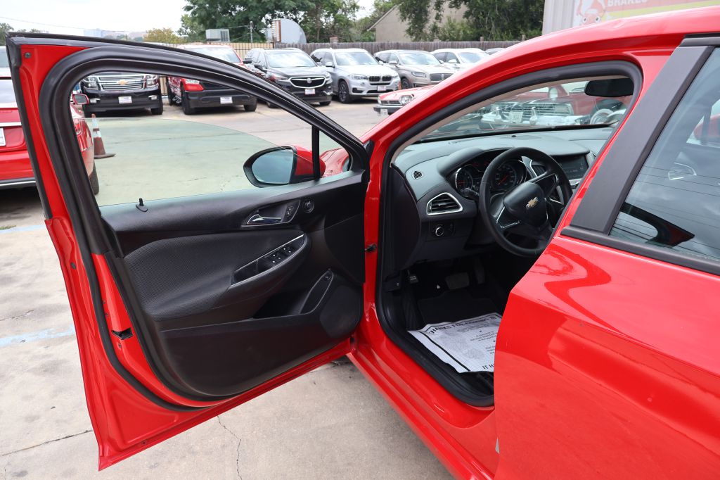 Photo 16 of this CHEVROLET CRUZE