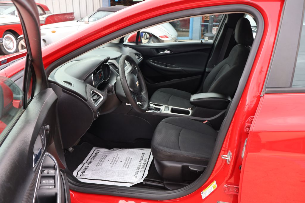Photo 17 of this CHEVROLET CRUZE