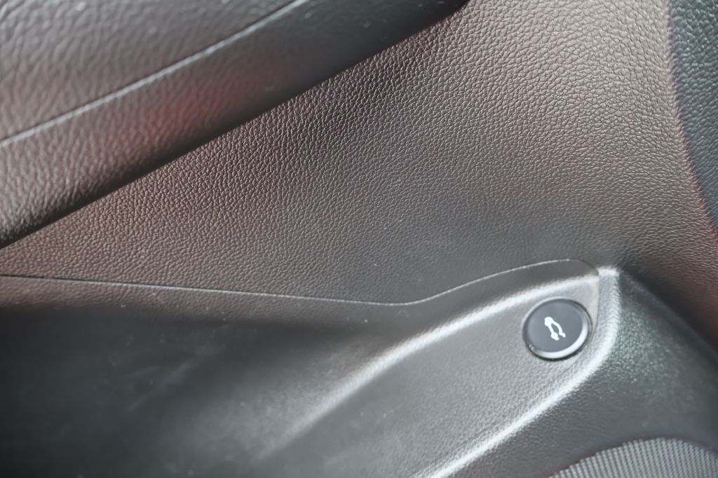 Photo 26 of this CHEVROLET CRUZE