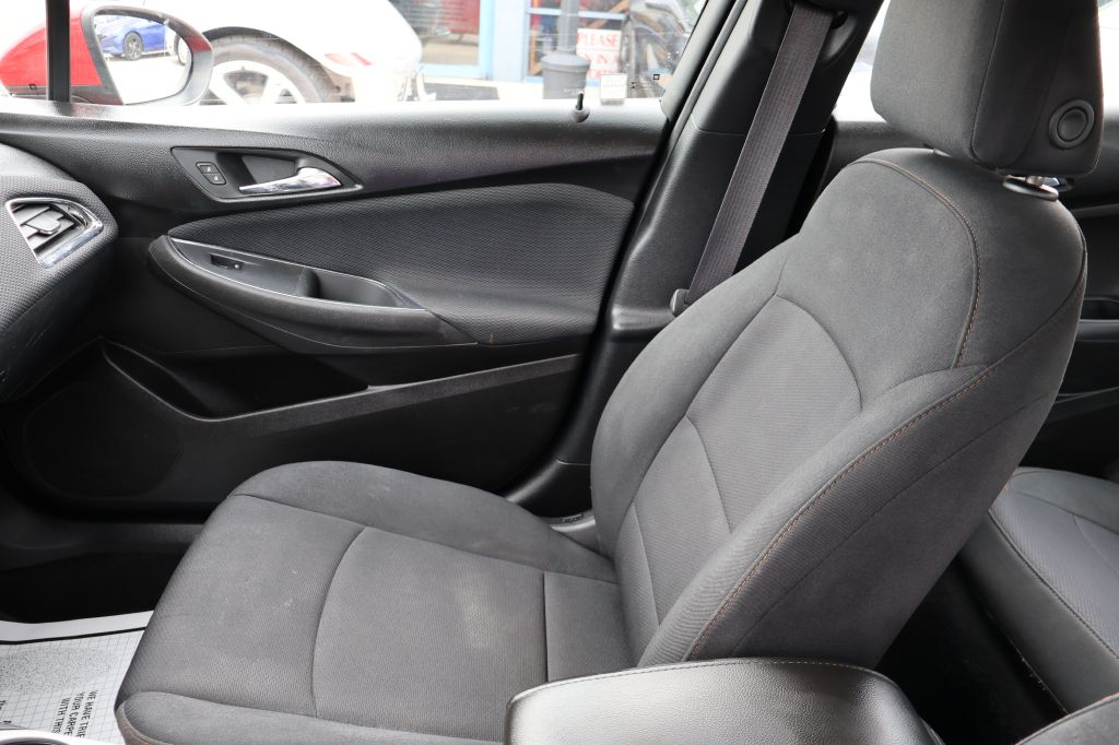 Photo 33 of this CHEVROLET CRUZE