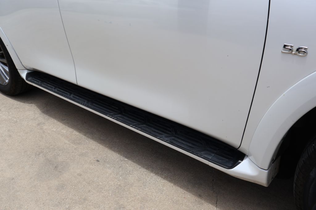Photo 10 of this INFINITI QX80
